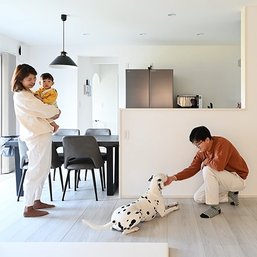 全館空調や回遊動線を取り入れた愛犬と子どもがのびのび過ごせる平屋